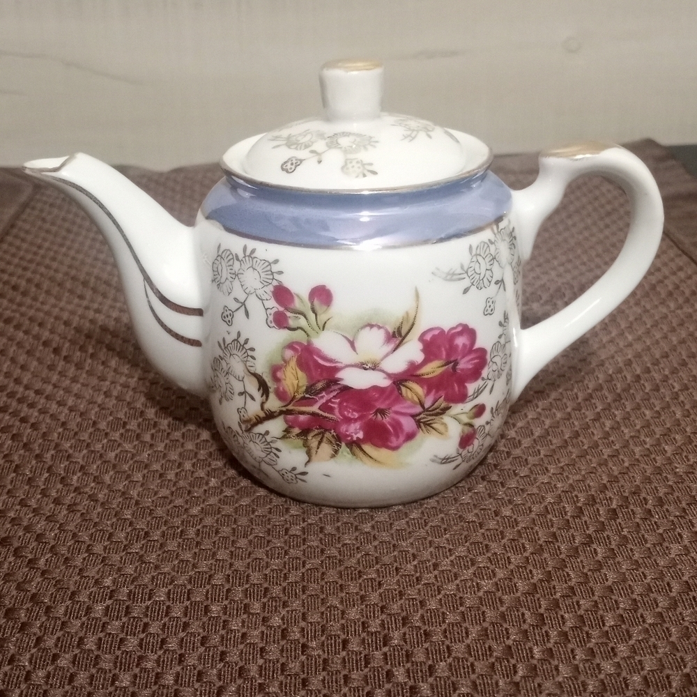 ROYAL Crown Fine China Vintage Miniature Teapot Made In Japan